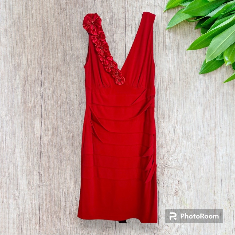 ⭐️NWOT Red floral accent dress